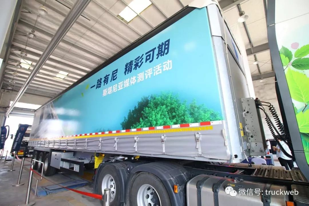 原汁原味歐洲側(cè)簾車來(lái)了 廣州實(shí)拍德國(guó)施密茨大象側(cè)簾半掛車與環(huán)衛(wèi)車